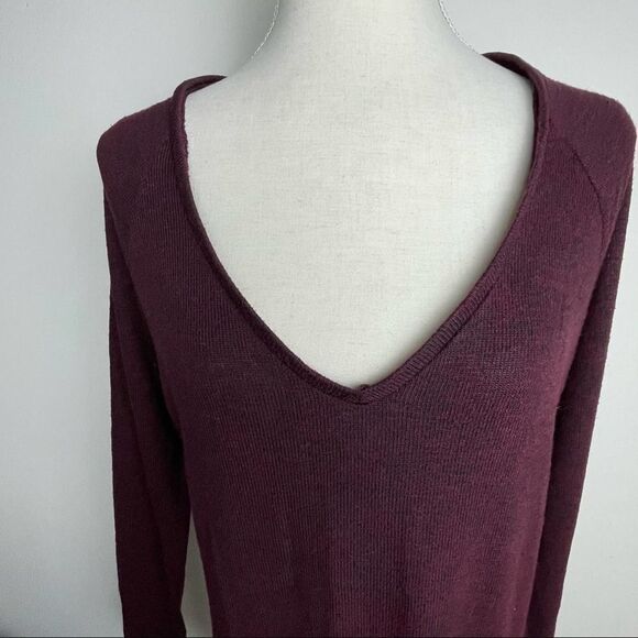 American Eagle Outfitters Solid Maroon Red V Neck Viscose Blend Sweater size M - Picture 10 of 11